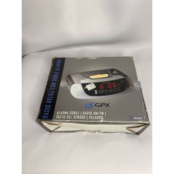 GPX Alarm Clock Radio with Snooze and Sleep Functions - Picture 2 of 6
